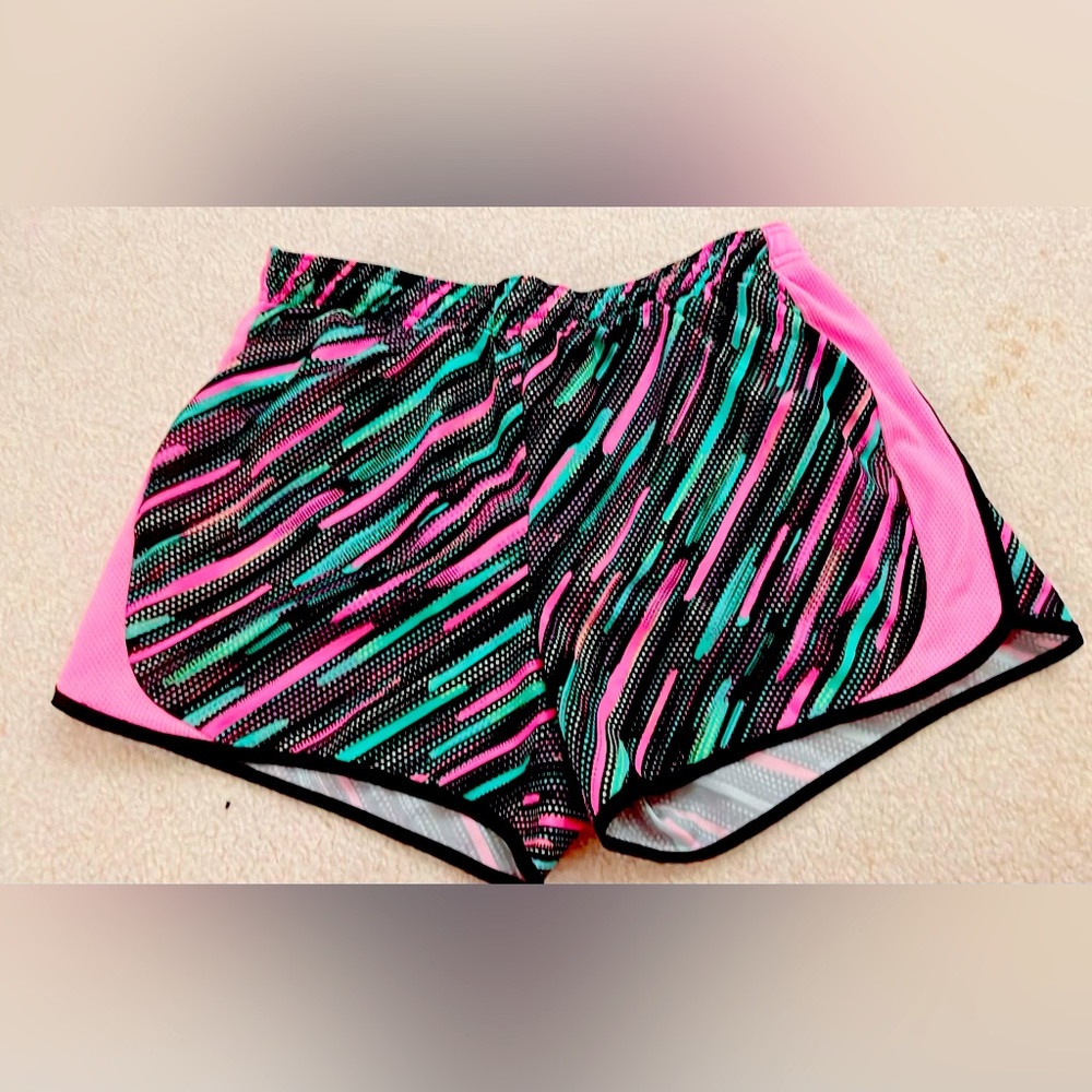 Activewear shorts in size L 14 girls